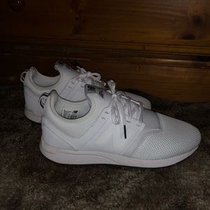 White 8.5 New Balance 247